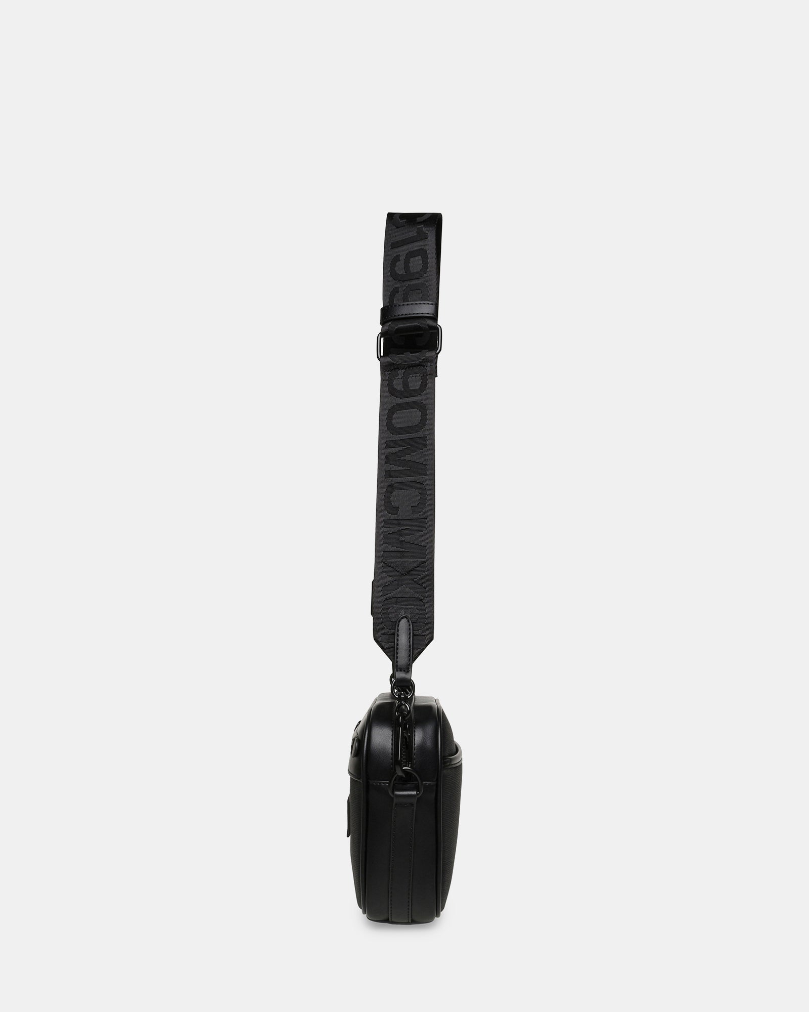 BAIZE BLACK BLACK