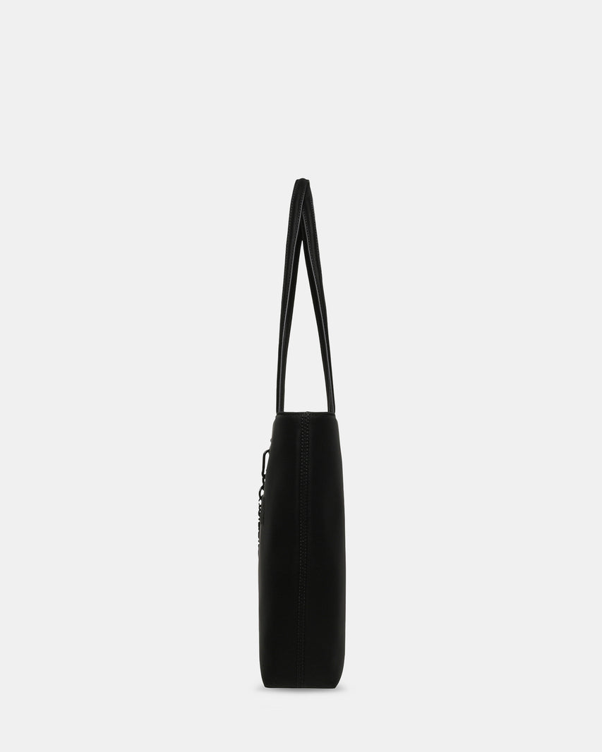 BILLIE BLACK/BLACK