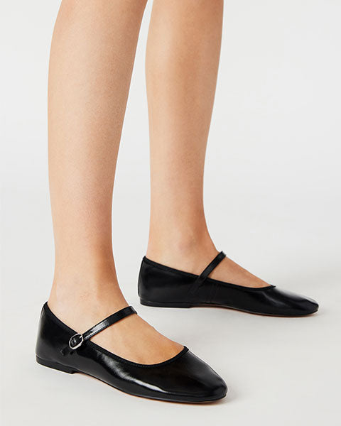 VINETTA Black Leather Flats by Steve Madden - model view